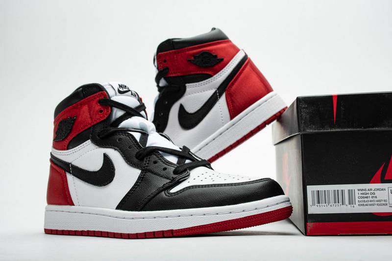 Air Jordan 1 Retro High OG Satin Black Toe