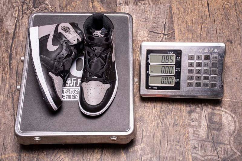 Air Jordan 1 Retro High Shadow