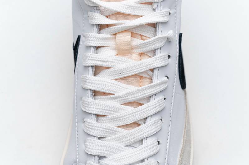 Nike Blazer Mid ’77 Black White