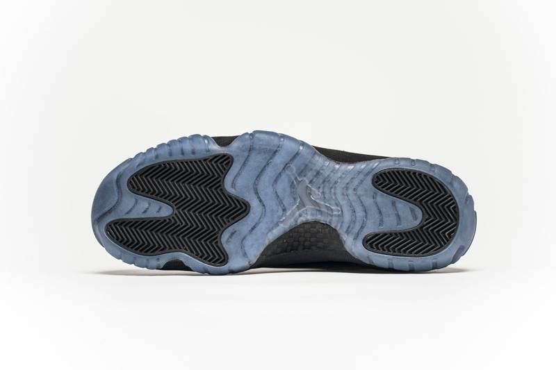 Air Jordan 11 Cap and Gown