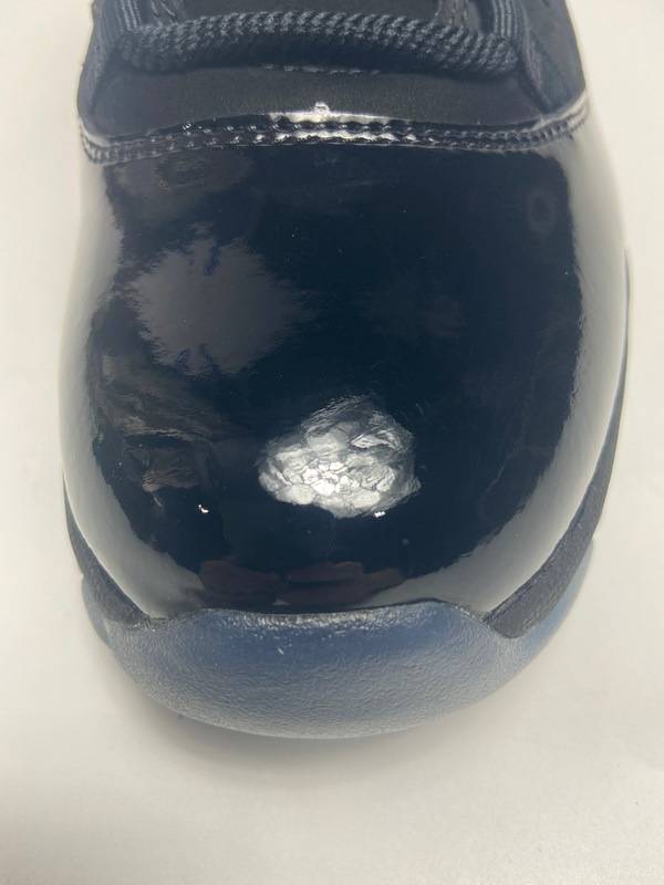 Air Jordan 11 Retro Cap and Gown