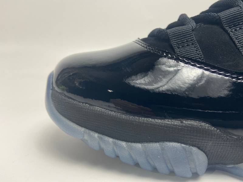 Air Jordan 11 Retro Cap and Gown