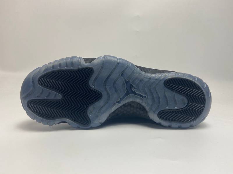 Air Jordan 11 Retro Cap and Gown