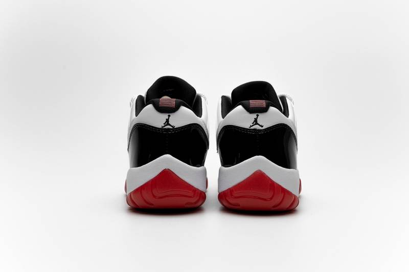 Air Jordan 11 Retro Low Concord Bred