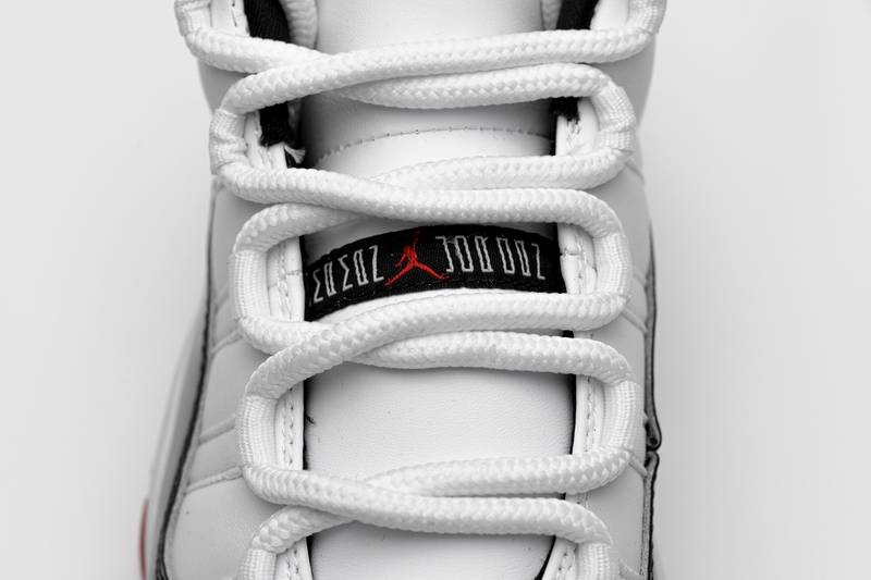 Air Jordan 11 Retro Low Concord Bred