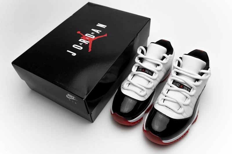 Air Jordan 11 Retro Low Concord Bred