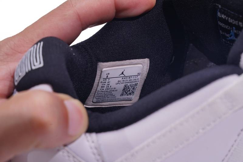 Air Jordan 11 Retro Low Legend Blue