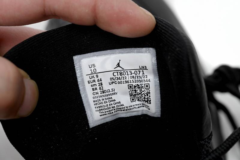 Air Jordan 12 Retro Black Taxi