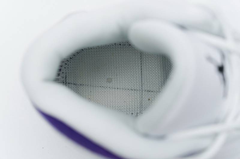 Air Jordan 13 Retro Lakers