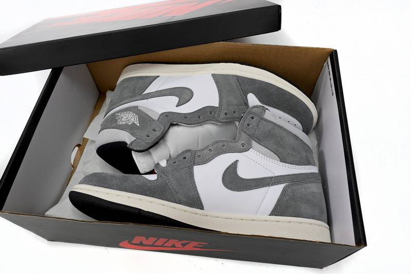 Air Jordan 1 Retro High OG Washed Black