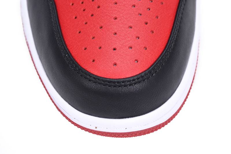 Air Jordan 1 Low Bred Toe