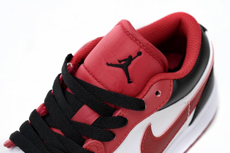 Air Jordan 1 Low Bulls