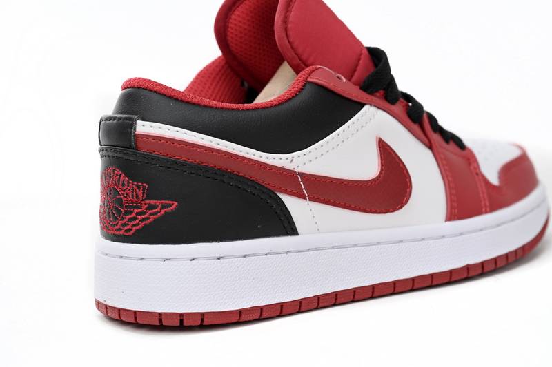 Air Jordan 1 Low Bulls
