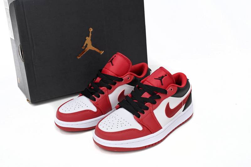 Air Jordan 1 Low Bulls