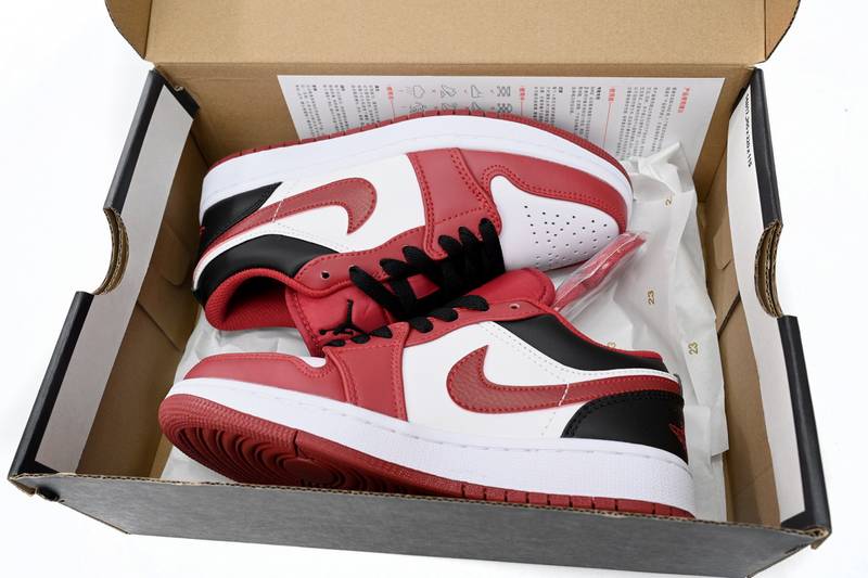 Air Jordan 1 Low Bulls