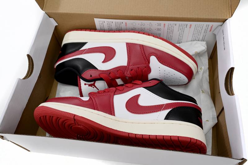 Air Jordan 1 Low Reverse Black Toe