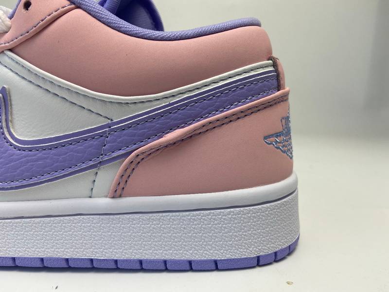 Air Jordan 1 Low SE Arctic Punch