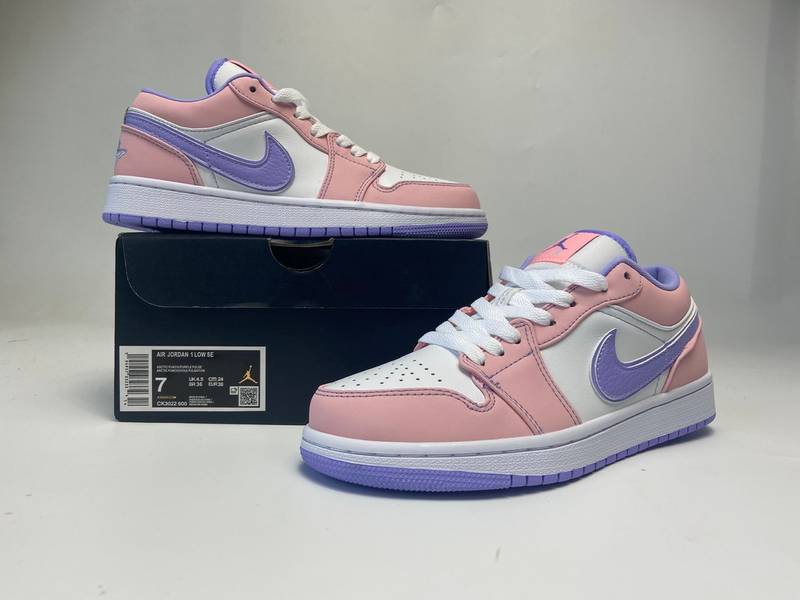 Air Jordan 1 Low SE Arctic Punch