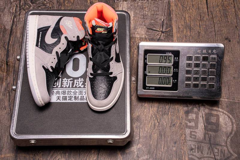 Air Jordan 1 OG Hi Retro Neutral Grey