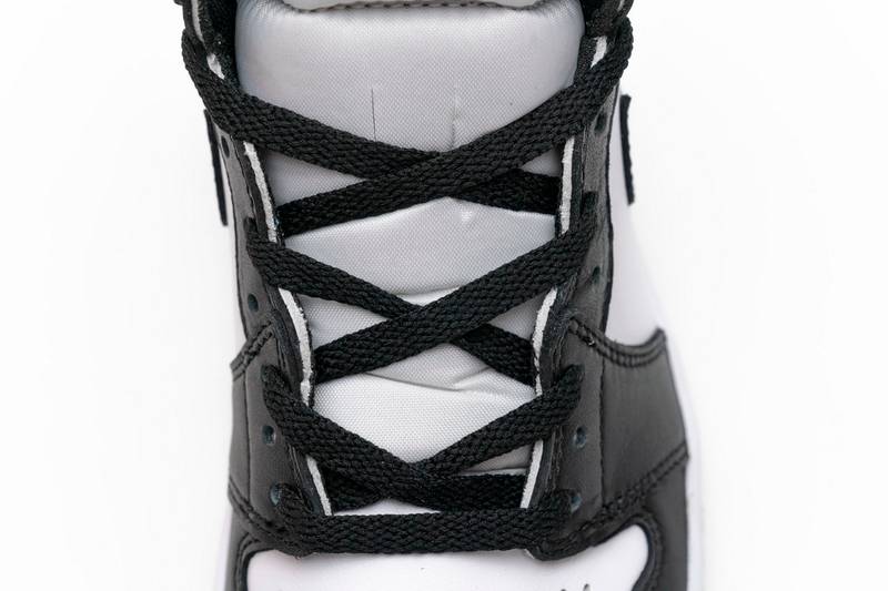 Air Jordan 1 Retro High  Black White