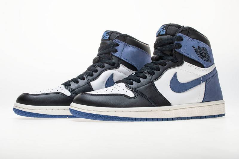 Air Jordan 1 Retro High Blue Moon