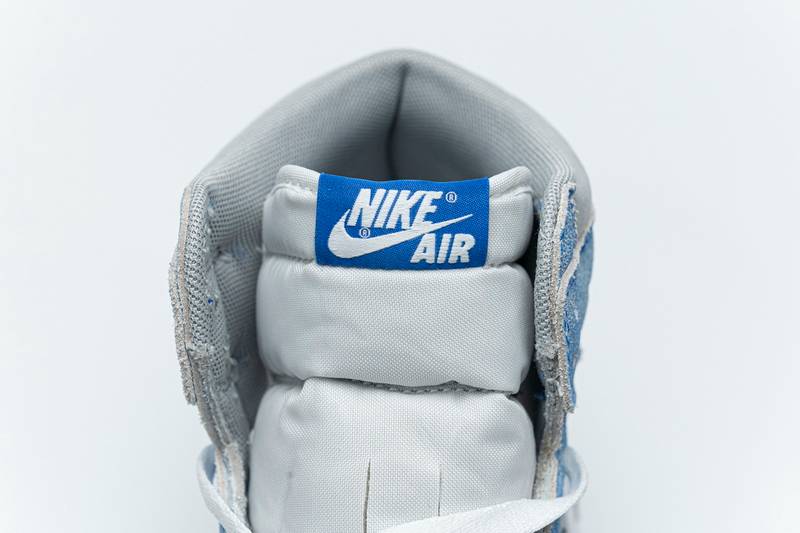 Air Jordan 1 Retro High OG Hyper Royal