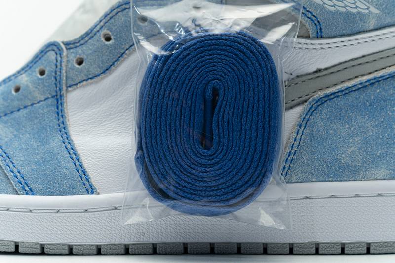 Air Jordan 1 Retro High OG Hyper Royal