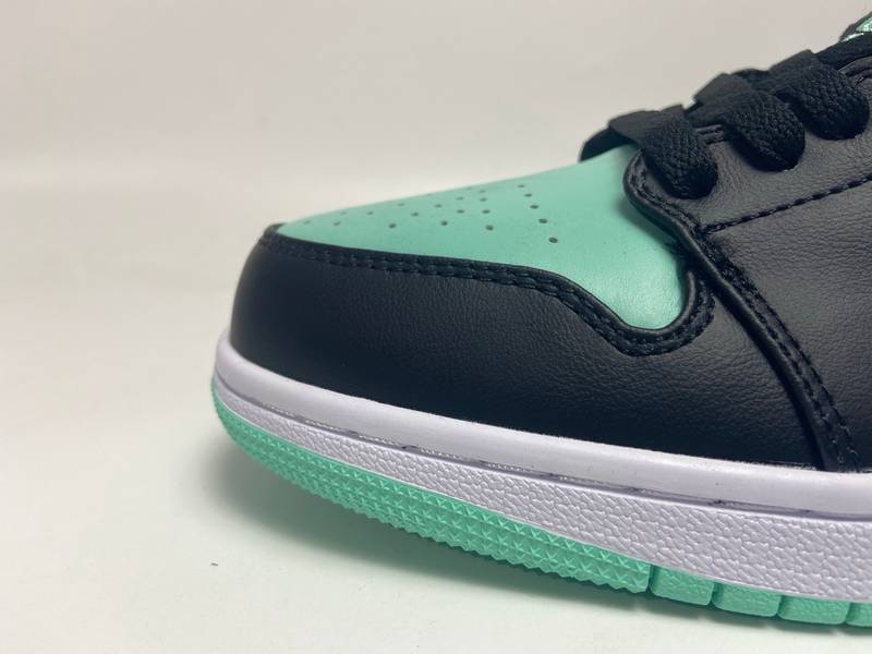 Air Jordan 1 Retro Low Chicago