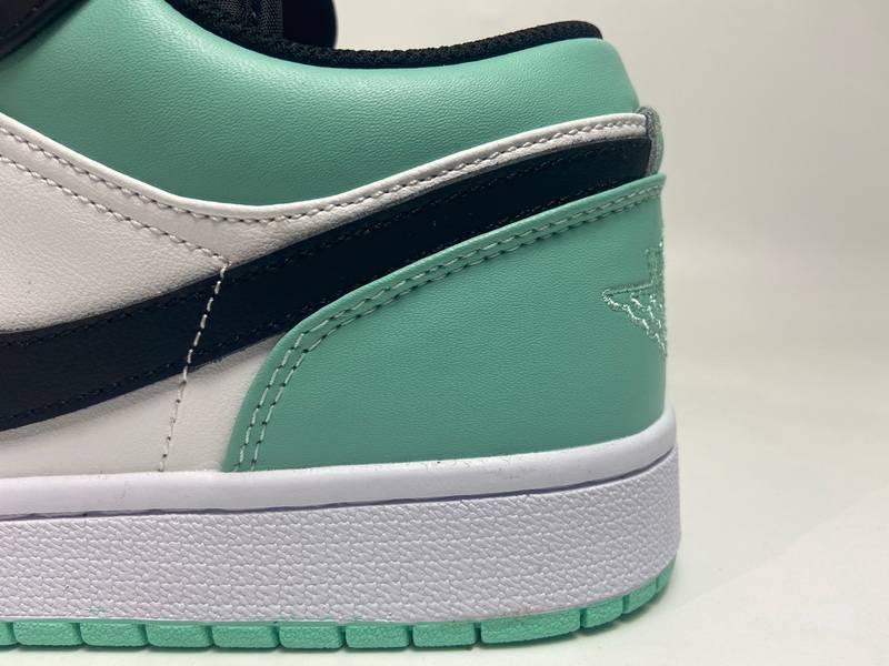 Air Jordan 1 Retro Low Chicago