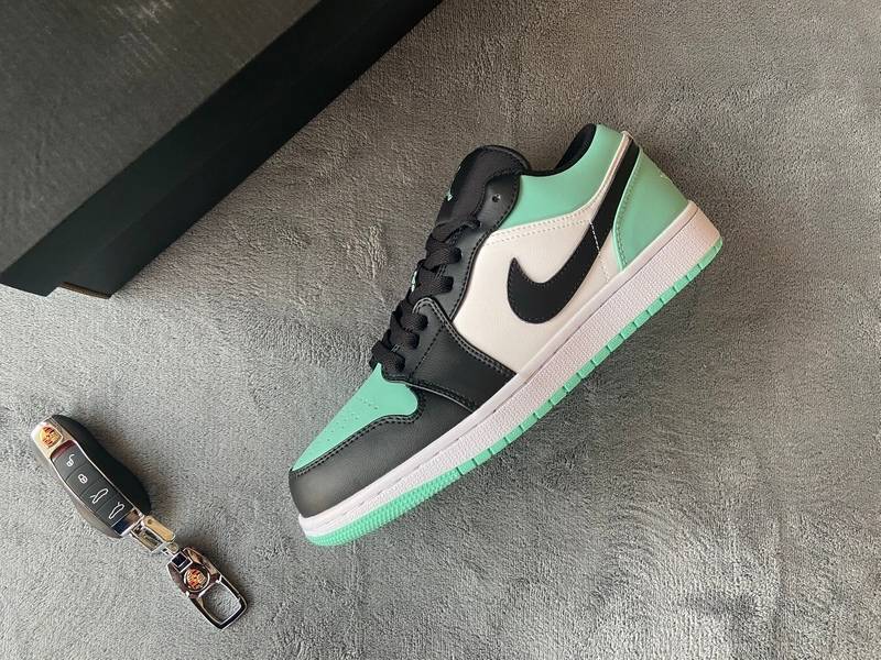 Air Jordan 1 Retro Low Chicago