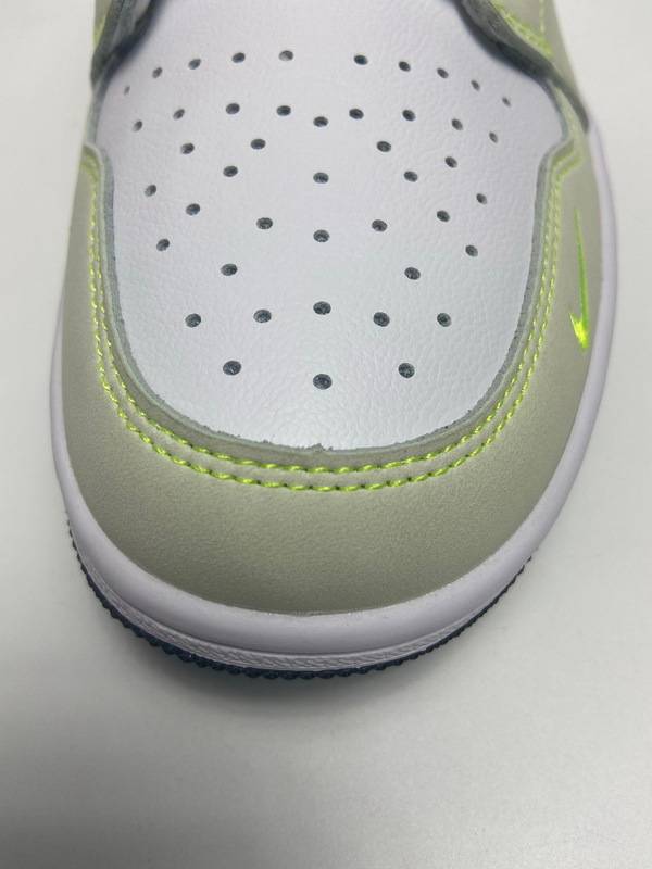 Air Jordan 1 Retro Low White Ghost Green Black ​