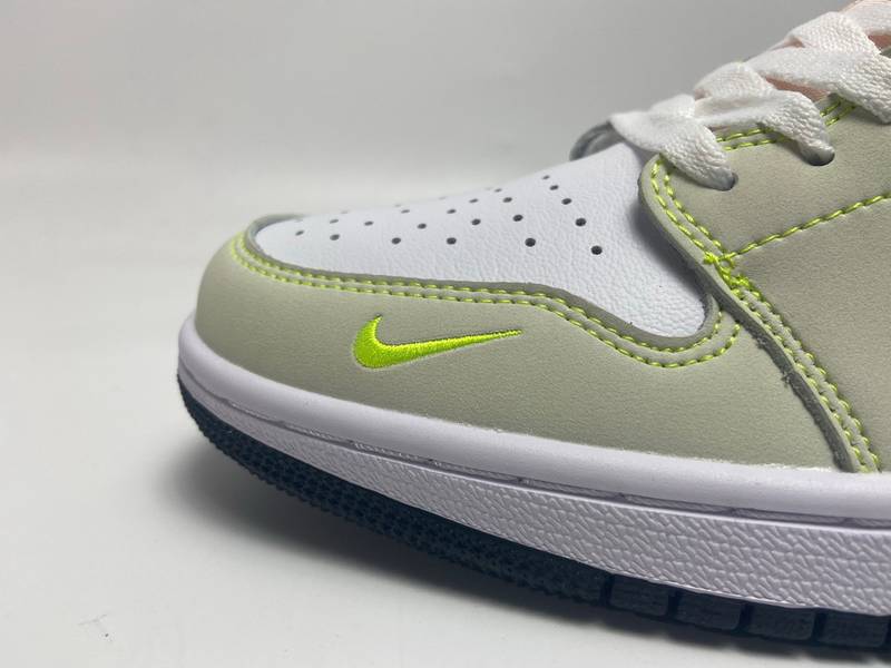 Air Jordan 1 Retro Low White Ghost Green Black ​