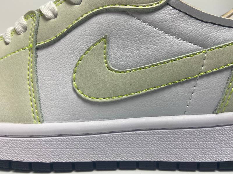 Air Jordan 1 Retro Low White Ghost Green Black ​