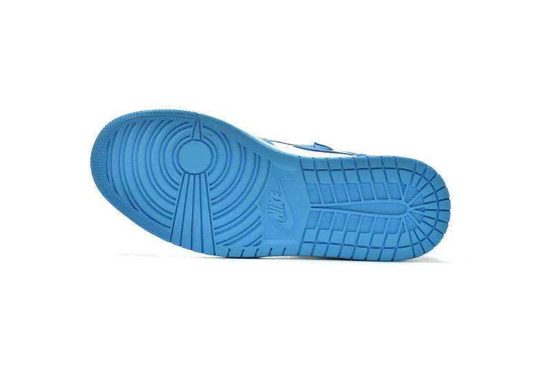 Air Jordan 1 Retro UNC