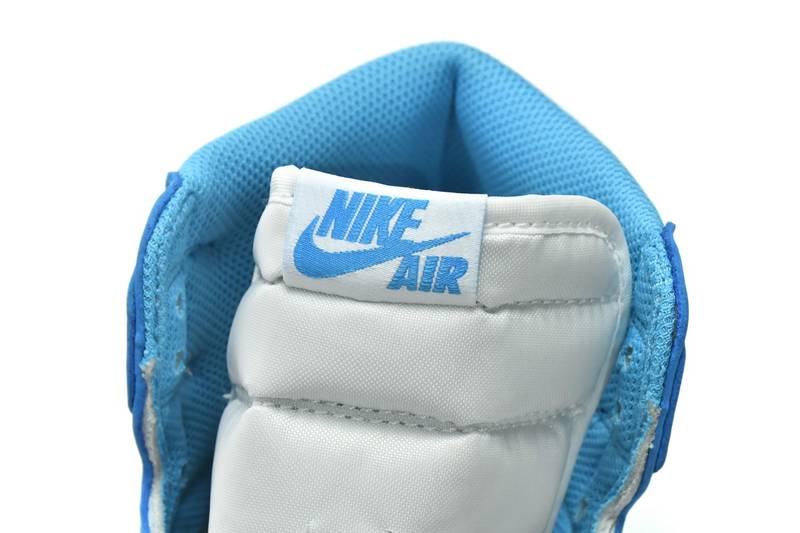 Air Jordan 1 Retro UNC