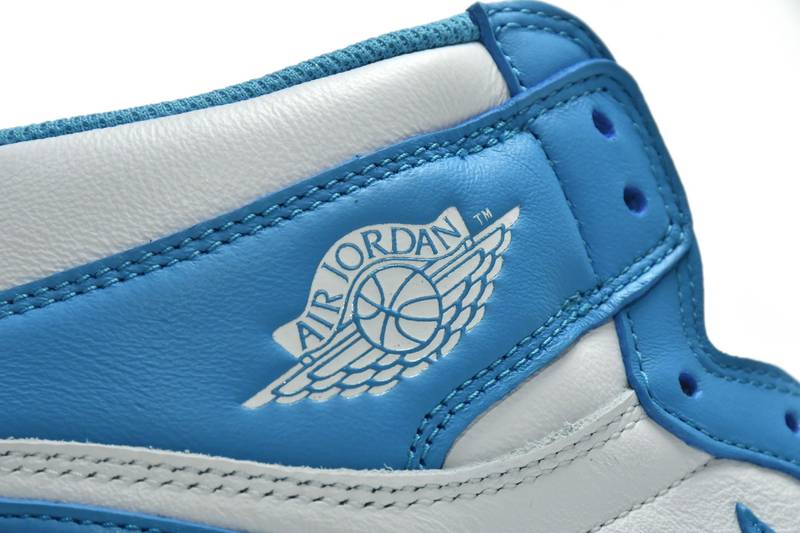 Air Jordan 1 Retro UNC