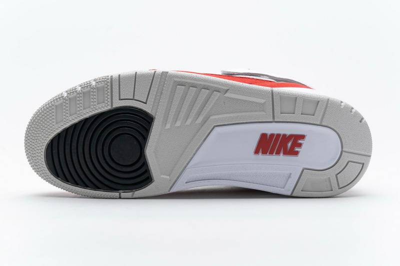 Air Jordan 3 Retro Tinker Air Max 1 University Red