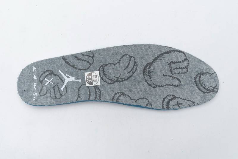 Air Jordan 4 Retro KAWS