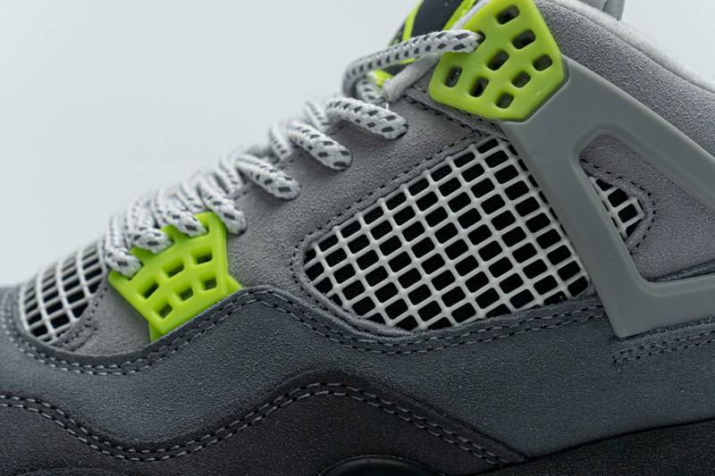 Air Jordan 4 Retro SE 95 Neon