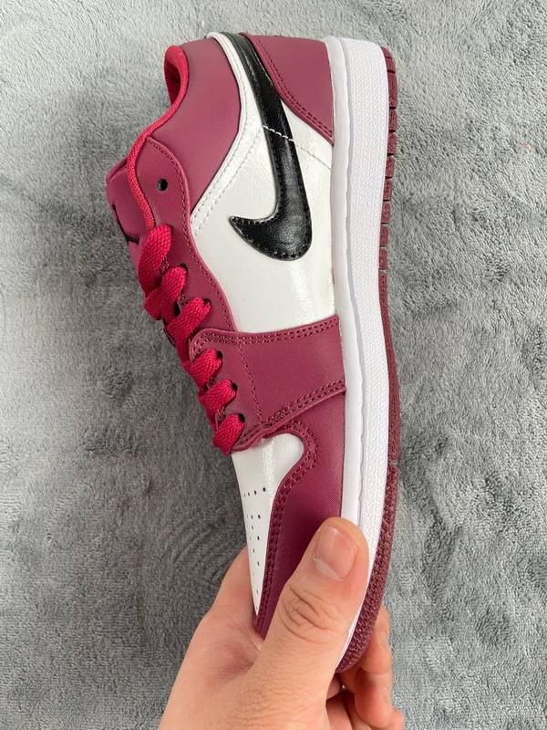 Jordan 1 Nike Dunk Low Noble Red