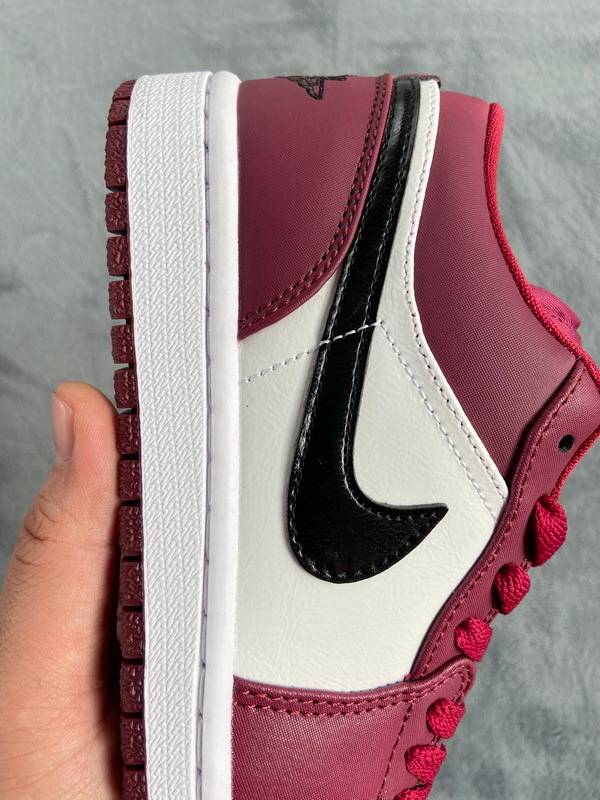 Jordan 1 Nike Dunk Low Noble Red