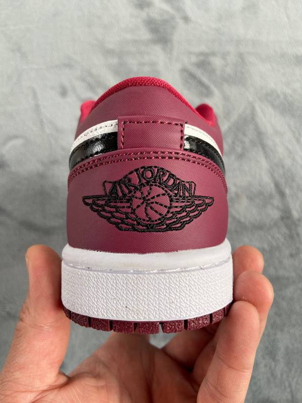 Jordan 1 Nike Dunk Low Noble Red