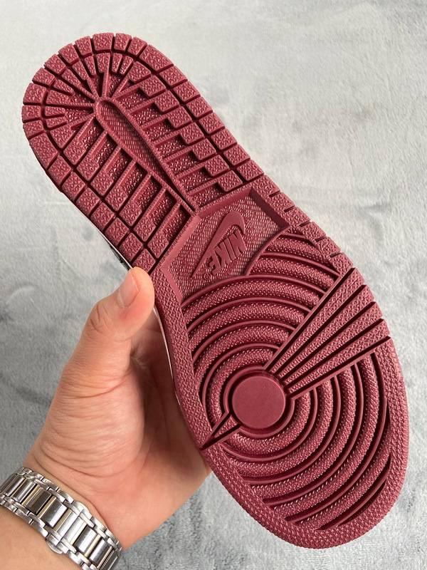 Jordan 1 Nike Dunk Low Noble Red