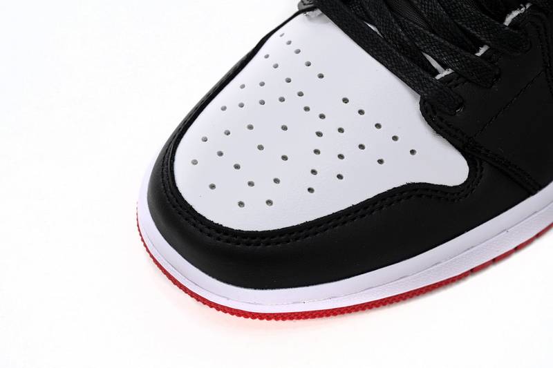 Jordan 1 Retro Low OG Black Toe