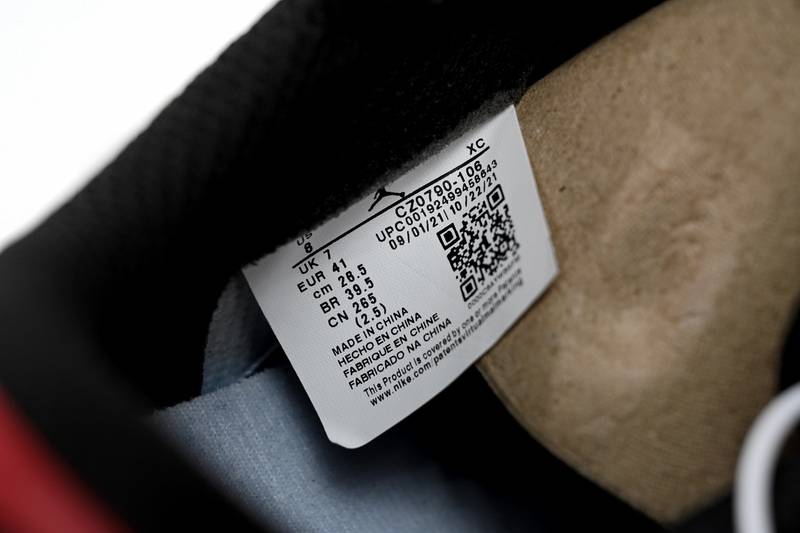 Jordan 1 Retro Low OG Black Toe