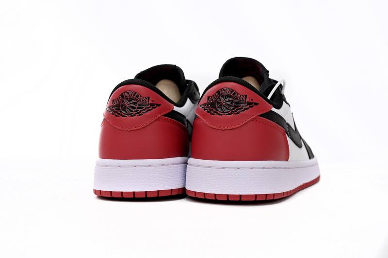 Jordan 1 Retro Low OG Black Toe