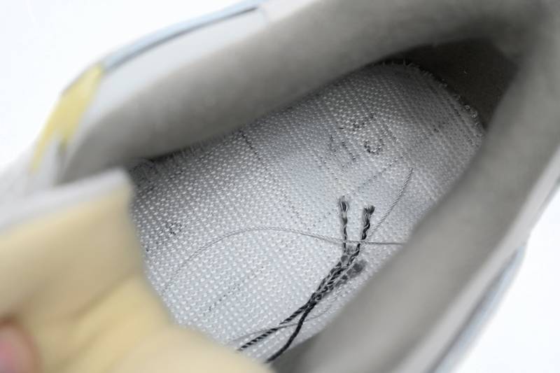 Jordan 4 Retro SE Craft Photon Dust