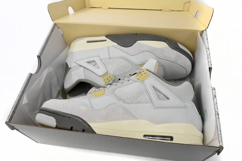 Jordan 4 Retro SE Craft Photon Dust