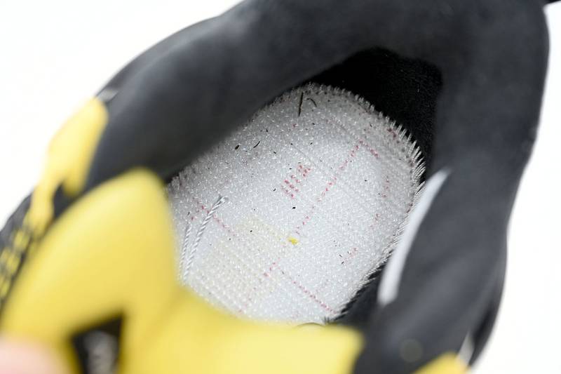 Jordan 4 Retro Thunder