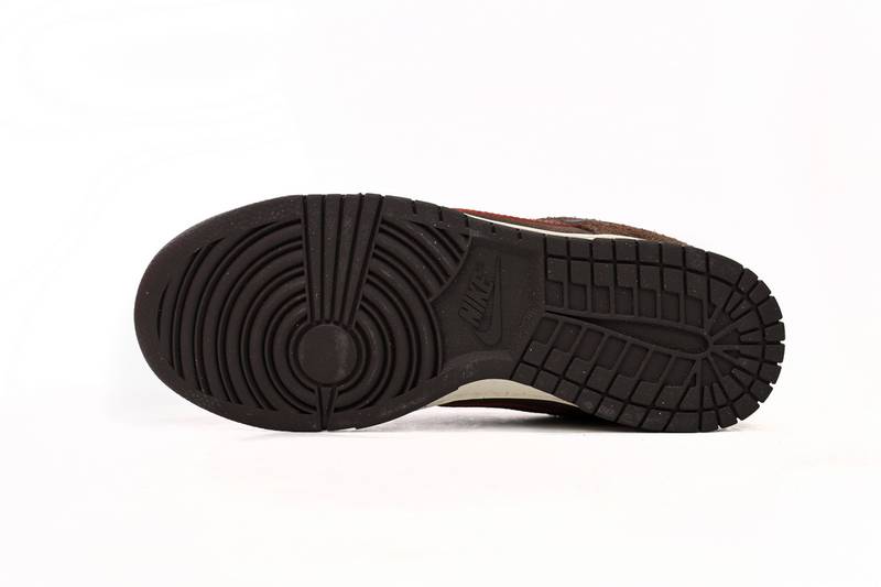 Nike Dunk Low Baroque Brown